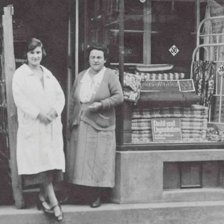 Bild von Unternehmensgründerin Rosa Zaininger (r.) mit Tochter Hedwig.
