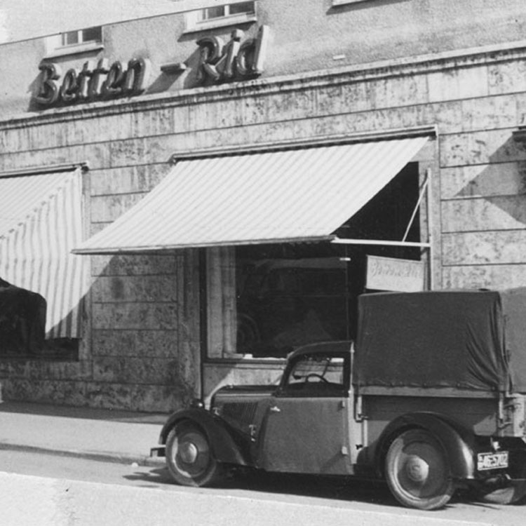 Bild von Geschäft in der Sonnenstraße 11 in den 1950er-Jahren.