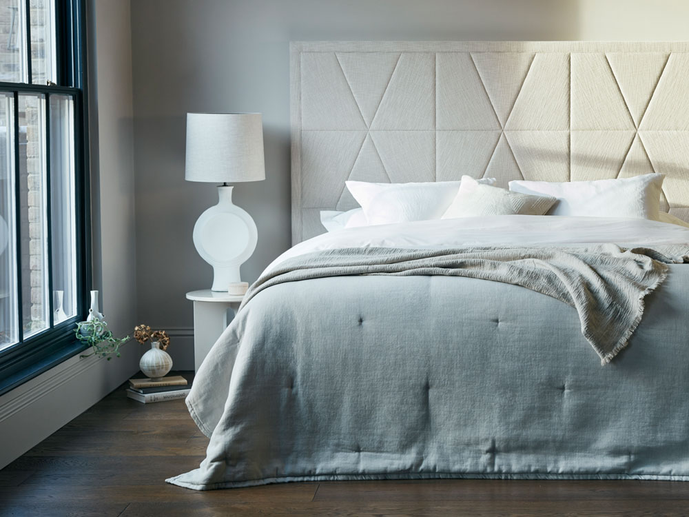 Kategoriebilde: Bett mit hellblauer Bettwäsche